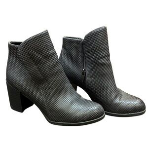 Naturalizer Holt Black Almond Toe Shoe